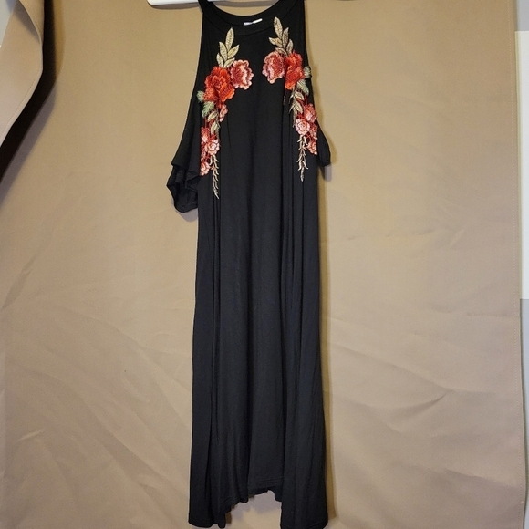 Alya Medium Casual Dress with embroidery - Picture 3 of 6